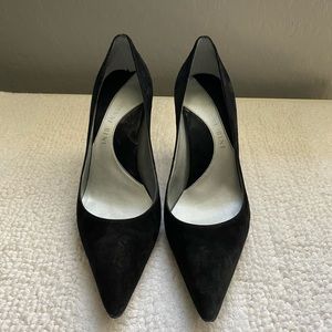 Gianni Bini black suede pumps